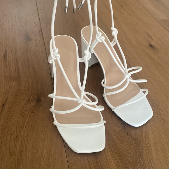Worn once! White Gladiator Tie Block Heels Size 7 - Picture 2 of 3